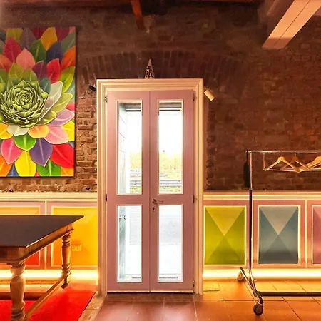 With Terrace And Loft With Garden In Naviglio Pavese Гостевой дом Милан